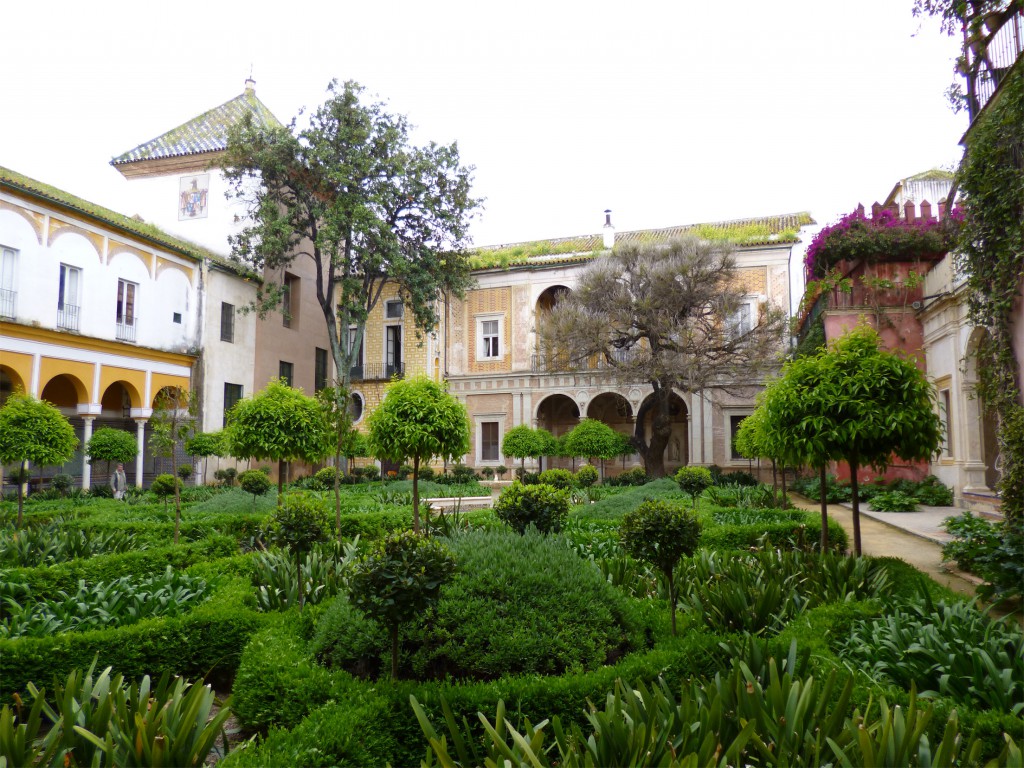 Garden_in_the_casa_de_pilatos,_seville